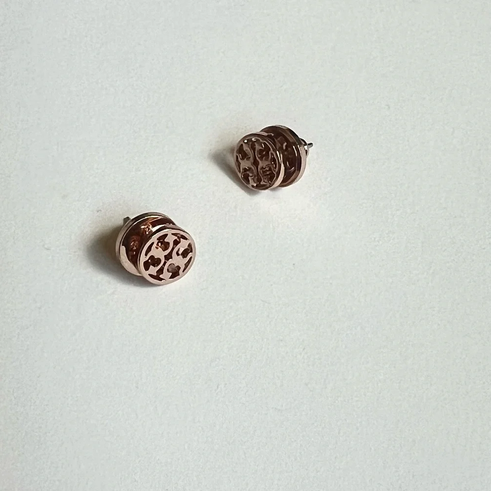New Tory Burch rose gold earrings - Picture 1 of 3